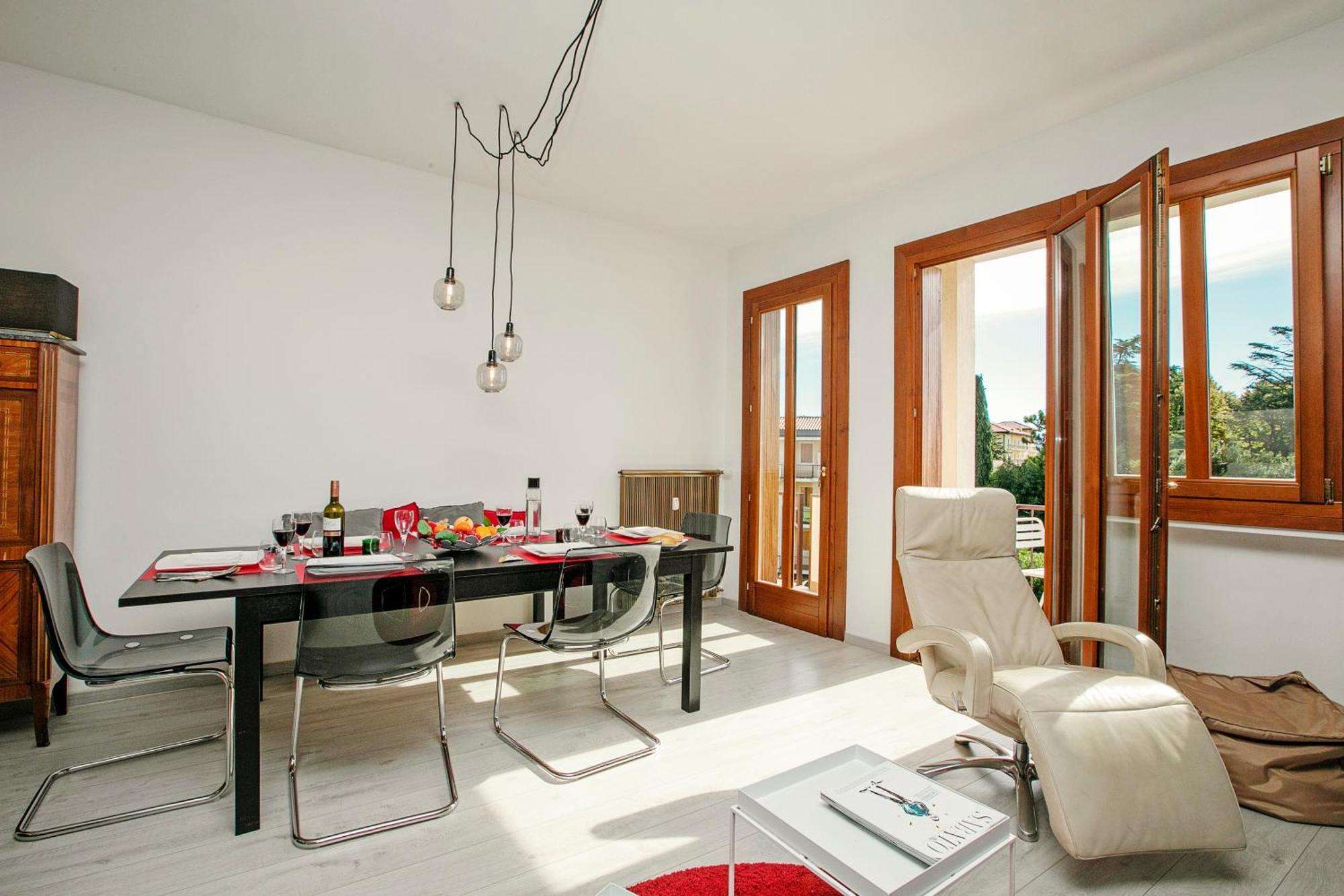 Spiaggia Azzurro -Lakeside With Terrace - Happy Rentals ตอสโกลาโน มาแดร์โน ภายนอก รูปภาพ